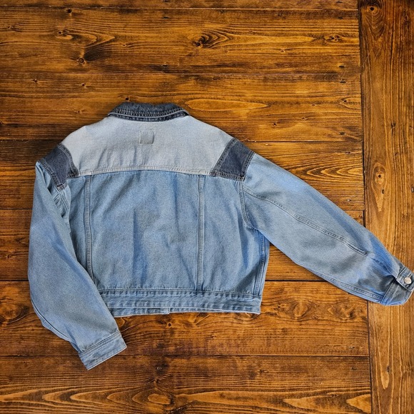Wild Fable Women's Denim Jean Jacket XXL Blue Two-Tone Cropped Western Style - Picture 3 of 7